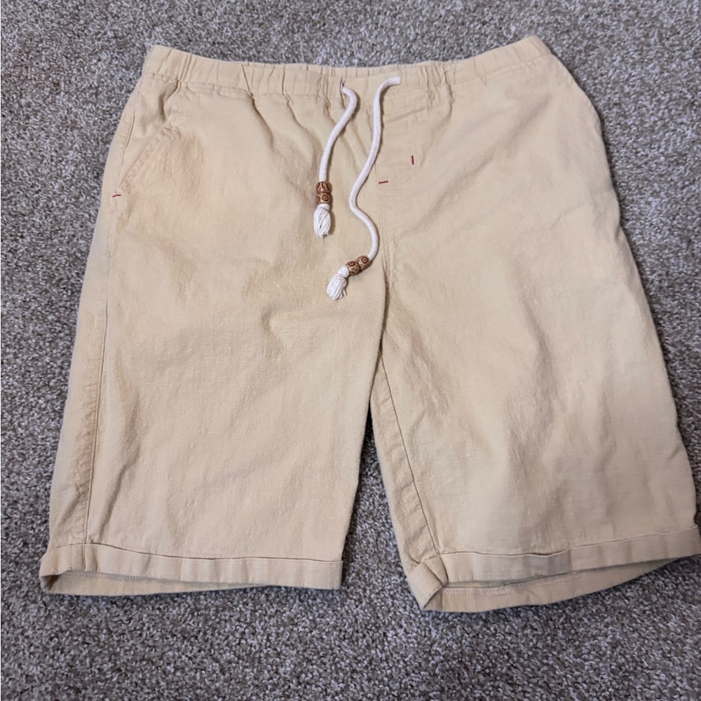 AMAZON trendy cuffed island shorts. Mustard color with ties, Size small